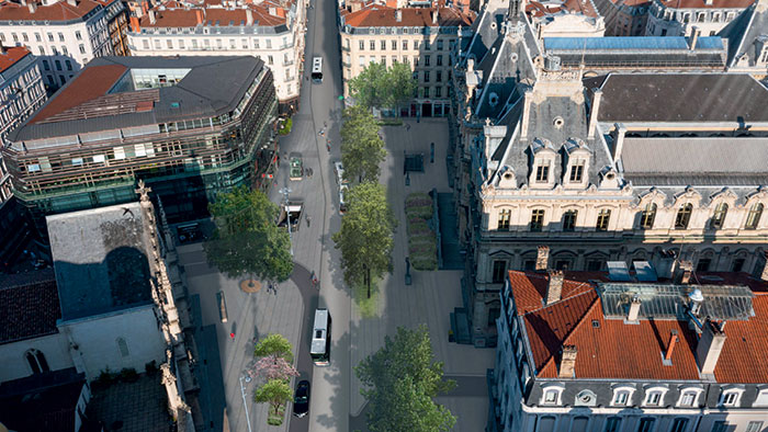 Exemple d'apaisement de la place des Cordeliers et rue Grenette. - 3 